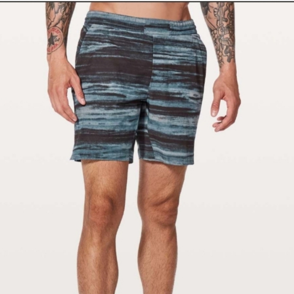 Lululemon Channel‎ Cross Short In High Tide Mens Small Blue Black